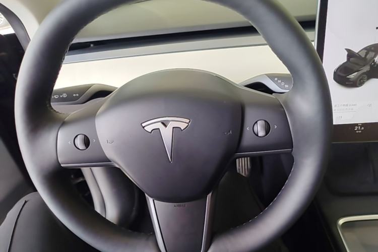 Used Tesla Model Y 2021 Long-Range All-Wheel-Drive Version Steering Wheel