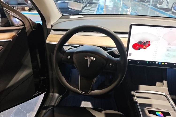 Used Tesla Model Y 2021 Standard Range Rear-Wheel Drive Version Steering Wheel