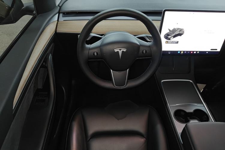 Used Tesla Model Y 2021 Standard Range Rear-Wheel Drive Version Steering Wheel