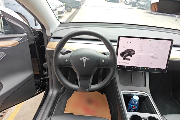 Used Tesla Model Y 2021 Standard Range Rear-Wheel Drive Version Steering Wheel