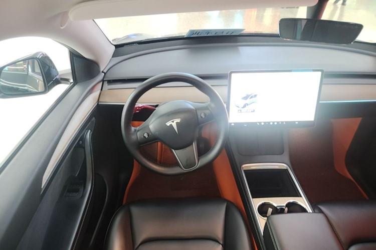 Used Tesla Model Y 2021 Standard Range Rear-Wheel Drive Version Steering Wheel