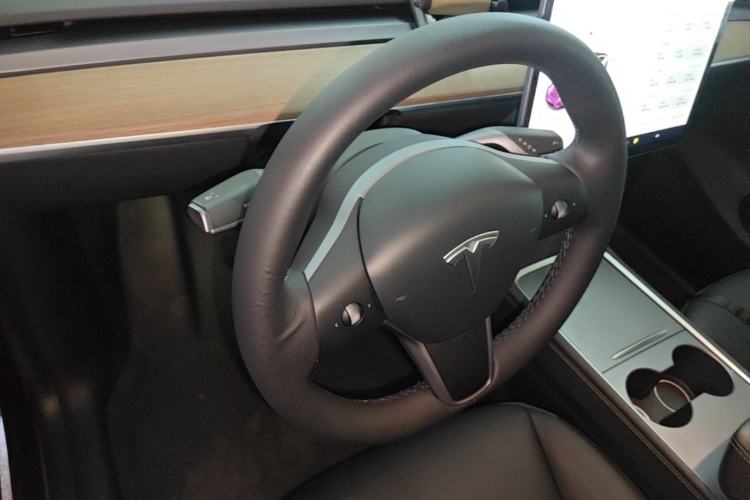 Used Tesla Model Y 2021 Standard Range Rear-Wheel Drive Version Steering Wheel