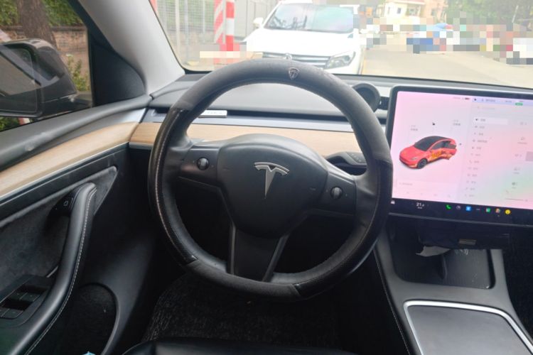 Used Tesla Model Y 2021 Long-Range All-Wheel-Drive Version Steering Wheel