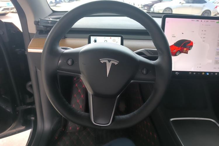 Used Tesla Model Y 2021 Long-Range All-Wheel-Drive Version Steering Wheel