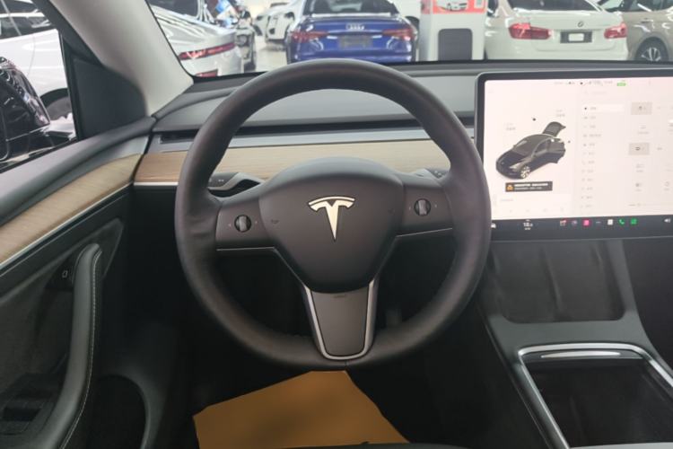Used Tesla Model Y 2021 Long-Range All-Wheel-Drive Version Steering Wheel