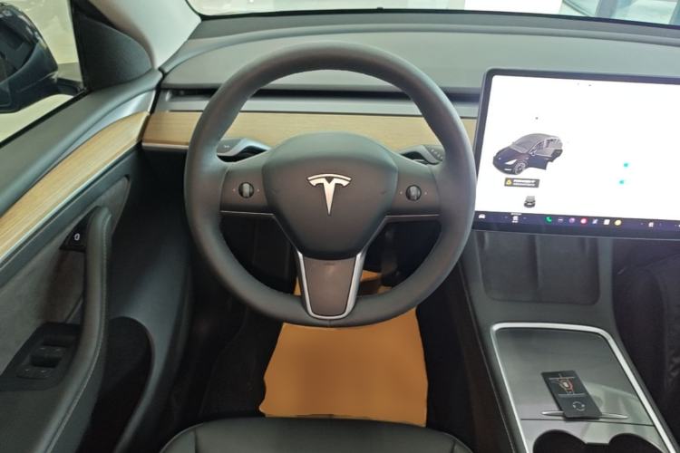 Used Tesla Model Y 2021 Long-Range All-Wheel-Drive Version 3D7 Steering Wheel