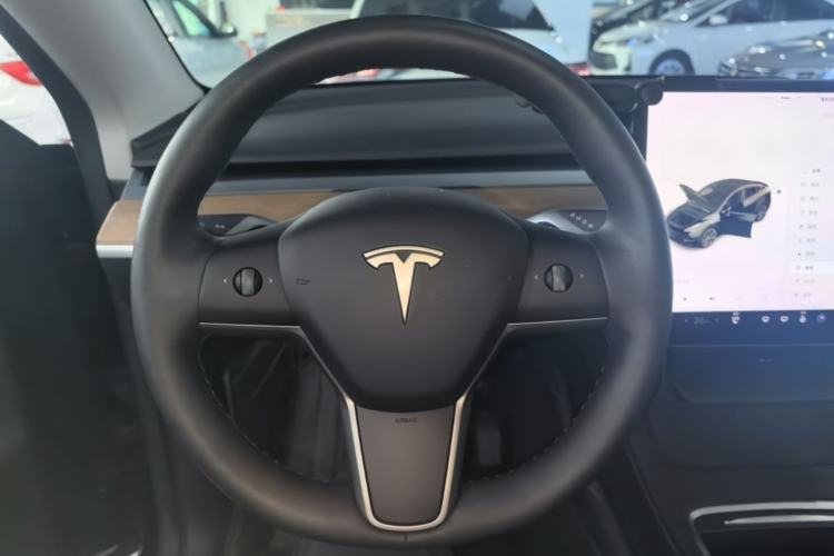 Used Tesla Model Y 2021 Long-Range All-Wheel-Drive Version Steering Wheel