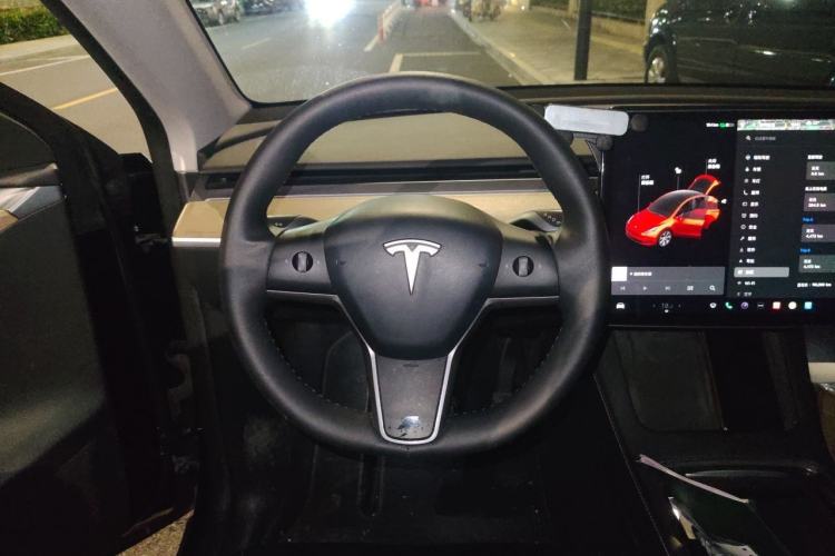 Used Tesla Model Y 2021 Standard Range Rear-Wheel Drive Version Steering Wheel