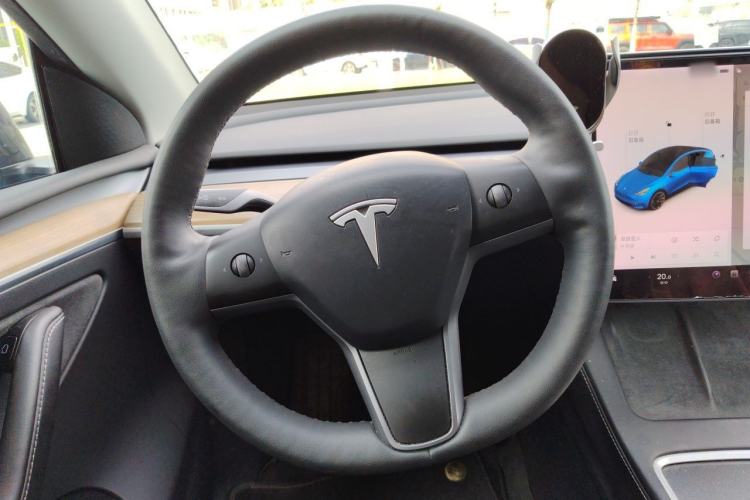 Used Tesla Model Y 2021 Standard Range Rear-Wheel Drive Version Steering Wheel