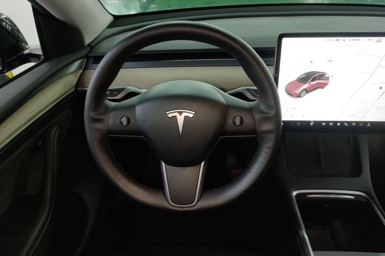 Used Tesla Model Y 2021 Long-Range All-Wheel-Drive Version Steering Wheel