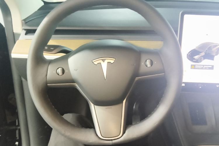 Used Tesla Model Y 2021 Long-Range All-Wheel-Drive Version Steering Wheel