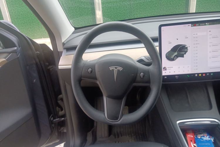 Used Tesla Model Y 2021 Standard Range Rear-Wheel Drive Version Steering Wheel