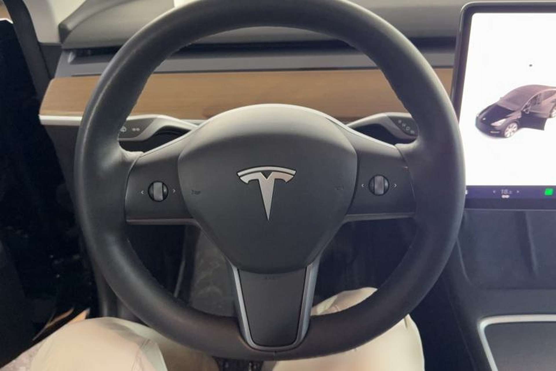 Used Tesla Model Y 2021 Standard Range Rear-Wheel Drive Version Steering Wheel