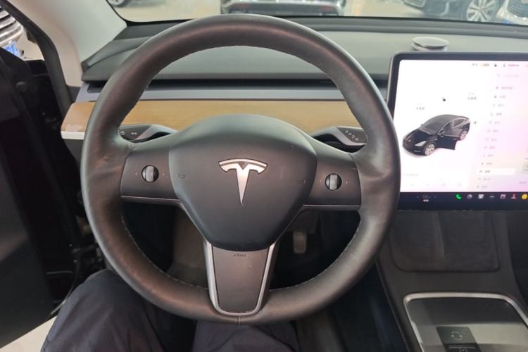 Used Tesla Model Y 2021 Long-Range All-Wheel-Drive Version Steering Wheel