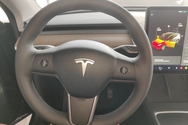 Used Tesla Model Y 2021 Long-Range All-Wheel-Drive Version Steering Wheel