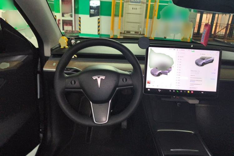 Used Tesla Model Y 2021 Long-Range All-Wheel-Drive Version 3D7 Steering Wheel