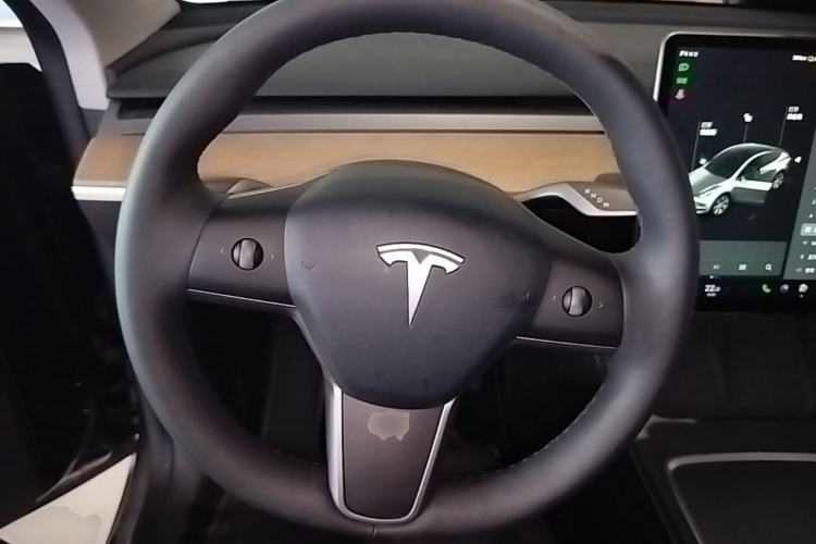 Used Tesla Model Y 2021 Long-Range All-Wheel-Drive Version Steering Wheel