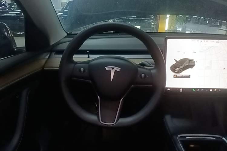 Used Tesla Model Y 2021 Standard Range Rear-Wheel Drive Version Steering Wheel