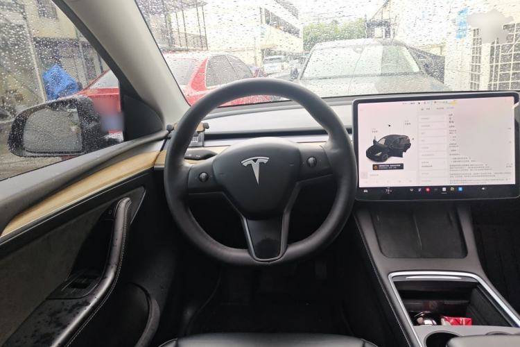 Used Tesla Model Y 2021 Standard Range Rear-Wheel Drive Version Steering Wheel