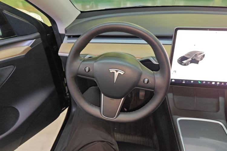 Used Tesla Model Y 2021 Standard Range Rear-Wheel Drive Version Steering Wheel