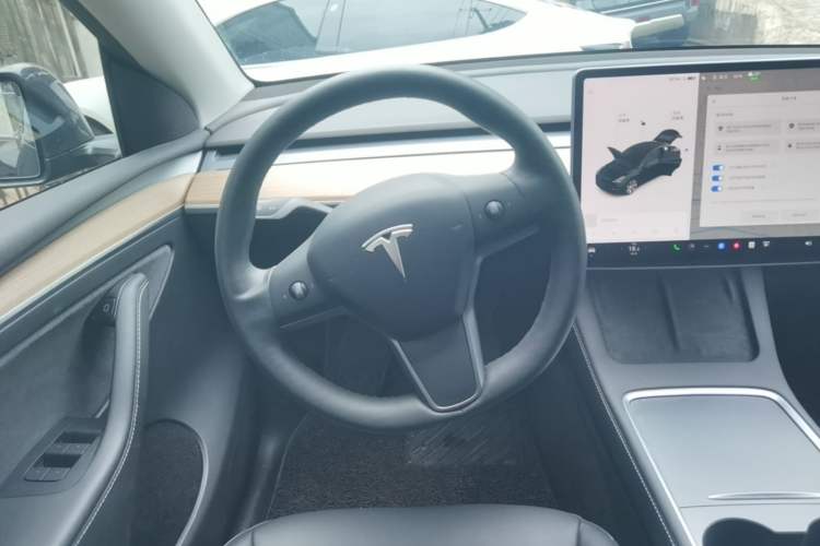 Used Tesla Model Y 2021 Long-Range All-Wheel-Drive Version 3D7 Steering Wheel
