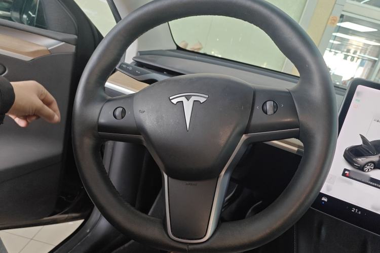 Used Tesla Model Y 2021 Long-Range All-Wheel-Drive Version Steering Wheel