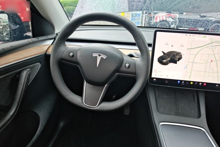 Used Tesla Model Y 2021 Standard Range Rear-Wheel Drive Version Steering Wheel