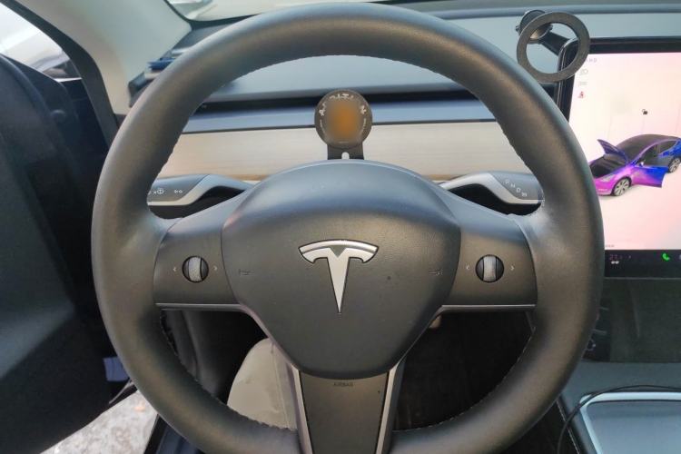 Used Tesla Model Y 2021 Long-Range All-Wheel-Drive Version Steering Wheel