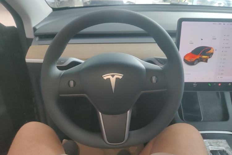 Used Tesla Model Y 2021 Long-Range All-Wheel-Drive Version Steering Wheel