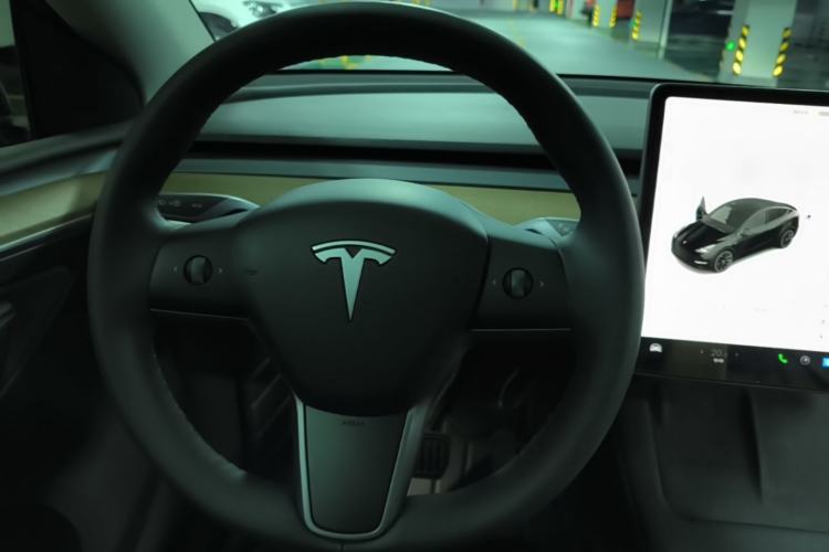 Used Tesla Model Y 2021 Long-Range All-Wheel-Drive Version Steering Wheel