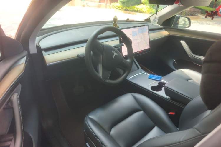 Used Tesla Model Y 2021 Standard Range Rear-Wheel Drive Version Steering Wheel