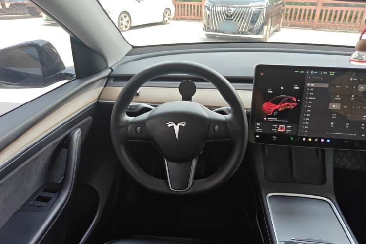 Used Tesla Model Y 2021 Standard Range Rear-Wheel Drive Version Steering Wheel