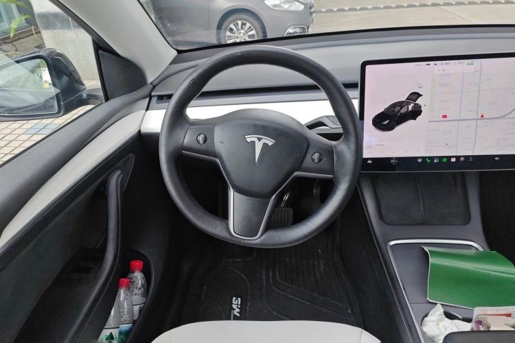 Used Tesla Model Y 2021 Standard Range Rear-Wheel Drive Version Steering Wheel