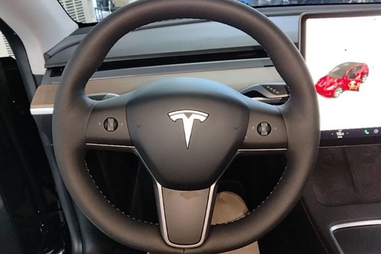 Used Tesla Model Y 2021 Long-Range All-Wheel-Drive Version Steering Wheel