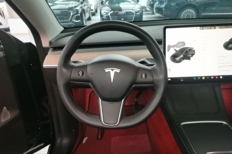 Used Tesla Model Y 2021 Standard Range Rear-Wheel Drive Version Steering Wheel