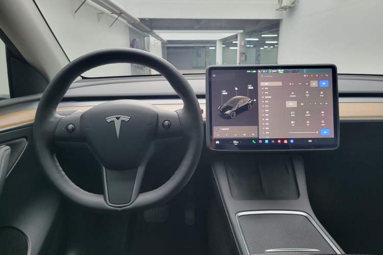 Used Tesla Model Y 2021 Standard Range Rear-Wheel Drive Version Steering Wheel