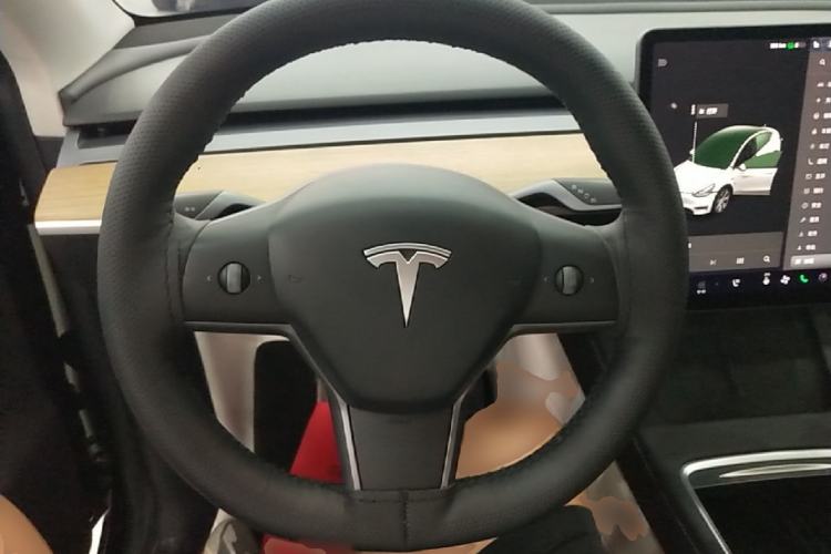 Used Tesla Model Y 2021 Long-Range All-Wheel-Drive Version Steering Wheel