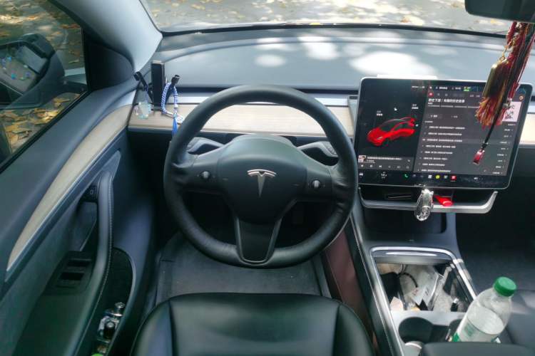 Used Tesla Model Y 2021 Long-Range All-Wheel-Drive Version 3D7 Steering Wheel