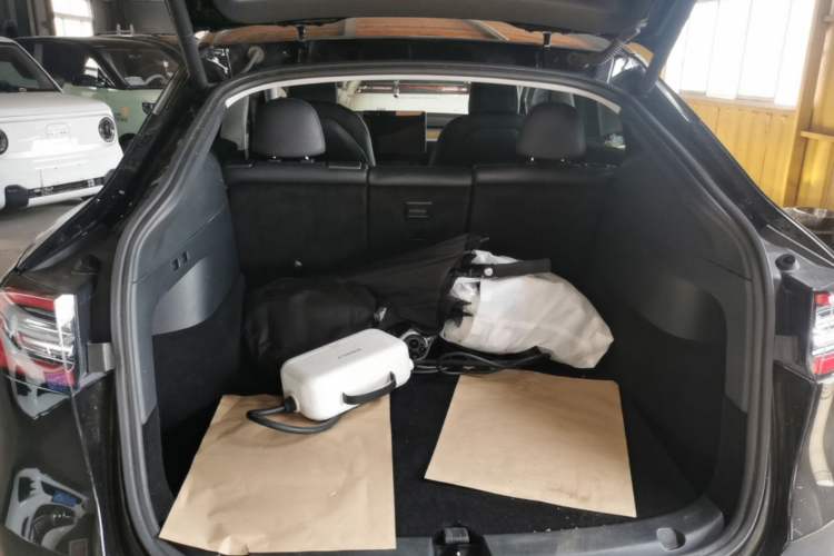 Used Tesla Model Y 2021 Standard Range Rear-Wheel Drive Version Trunk