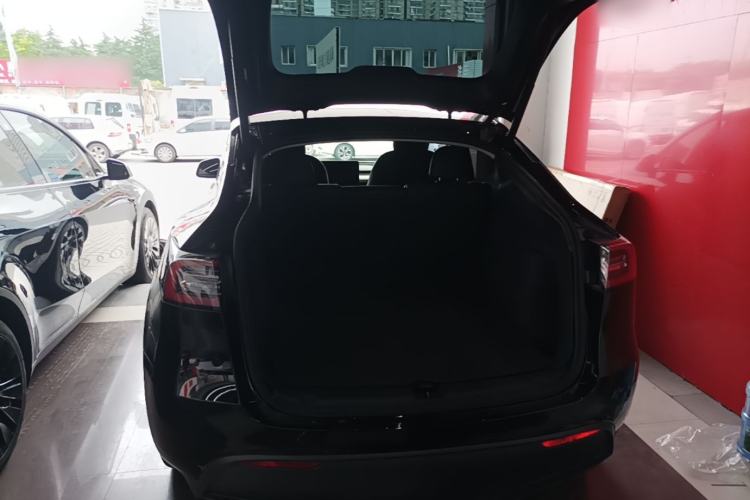 Used Tesla Model Y 2021 Standard Range Rear-Wheel Drive Version Trunk