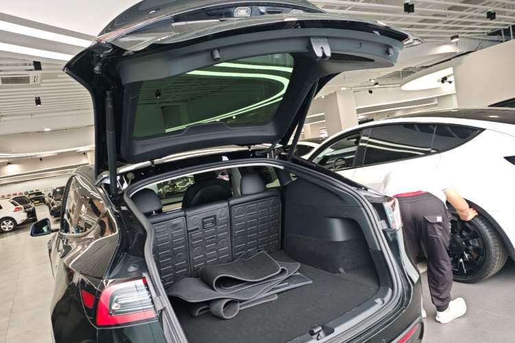 Used Tesla Model Y 2021 Revised Version 2 Long-Range All-Wheel-Drive Edition Trunk