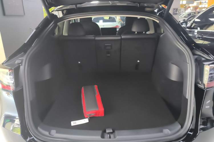 Used Tesla Model Y 2021 Standard Range Rear-Wheel Drive Version Trunk
