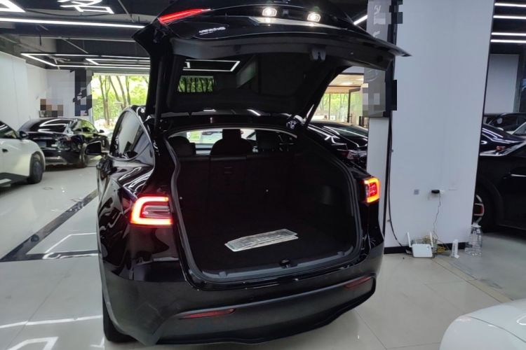 Used Tesla Model Y 2021 Standard Range Rear-Wheel Drive Version Trunk