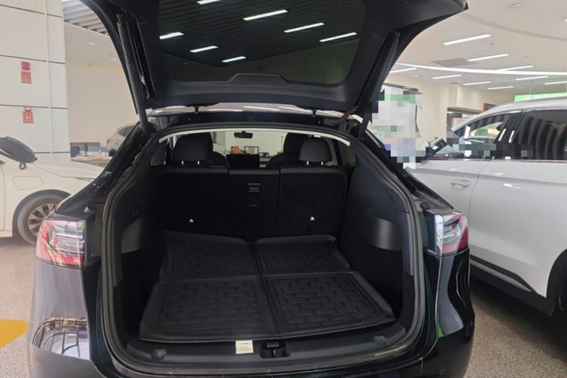 Used Tesla Model Y 2021 Long-Range All-Wheel-Drive Version Trunk