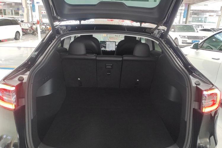 Used Tesla Model Y 2021 Standard Range Rear-Wheel Drive Version Trunk