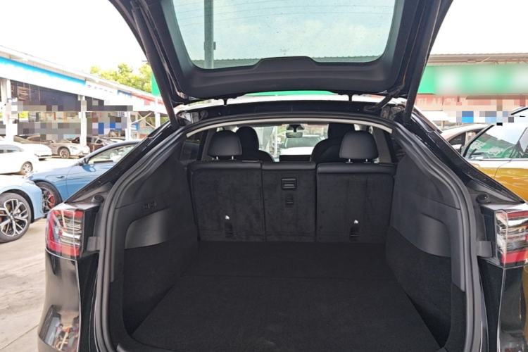 Used Tesla Model Y 2021 Standard Range Rear-Wheel Drive Version Trunk