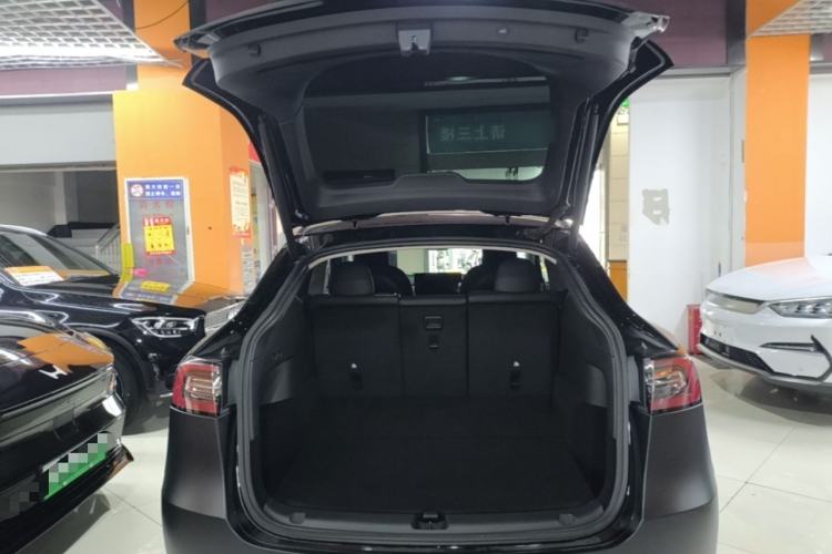 Used Tesla Model Y 2021 Long-Range All-Wheel-Drive Version Trunk