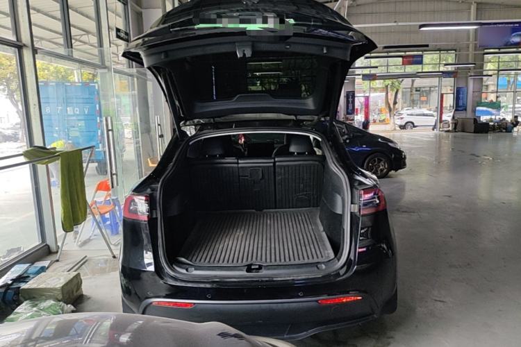Used Tesla Model Y 2021 Standard Range Rear-Wheel Drive Version Trunk