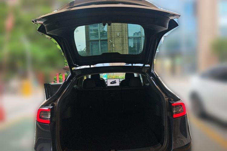Used Tesla Model Y 2021 Long-Range All-Wheel-Drive Version 3D7 Trunk
