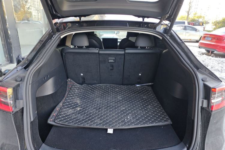 Used Tesla Model Y 2021 Long-Range All-Wheel-Drive Version Trunk